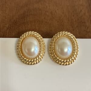 Vintage Richelieu FAUX PEARL Gold Tone CLIP ON Earrings Scroll Classy Small EUC